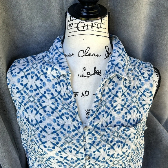 Caffe‎ Marrakesh Button-up Tie Front Tank - Picture 2 of 6